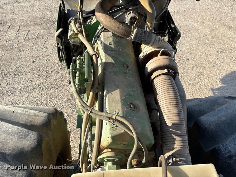 image for item EA7244 2006 John Deere 9520 Scraper Special 4WD tractor