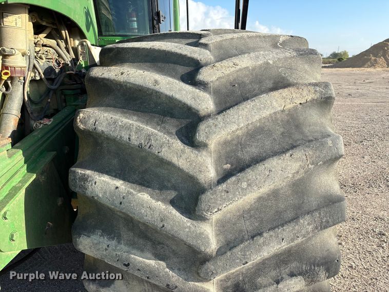 image for item EA7244 2006 John Deere 9520 Scraper Special 4WD tractor