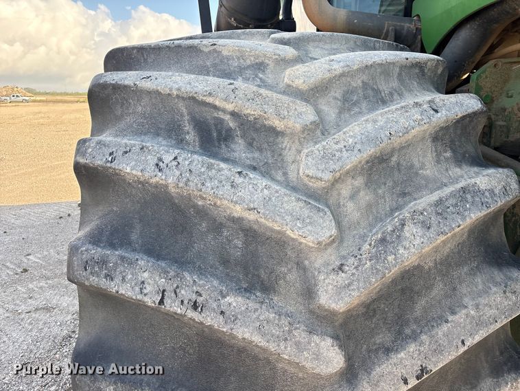 image for item EA7244 2006 John Deere 9520 Scraper Special 4WD tractor