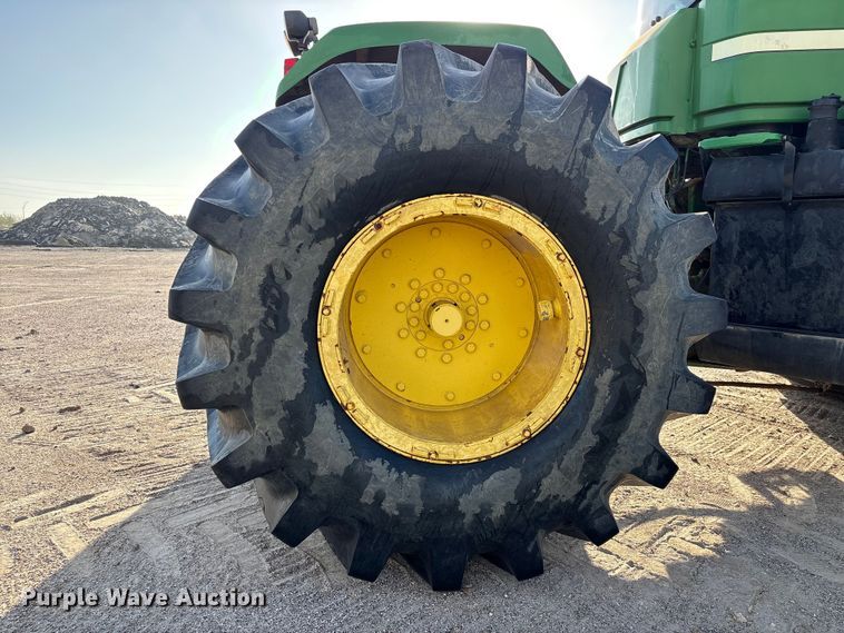 image for item EA7244 2006 John Deere 9520 Scraper Special 4WD tractor