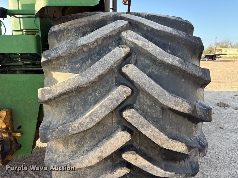 image for item EA7244 2006 John Deere 9520 Scraper Special 4WD tractor