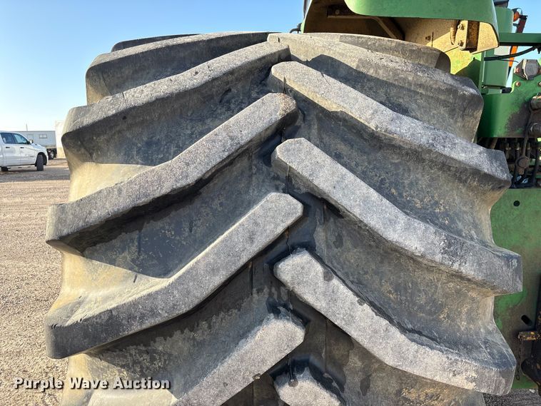 image for item EA7244 2006 John Deere 9520 Scraper Special 4WD tractor