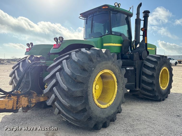 image for item EA7245 2007 John Deere 9520 Scraper Special 4WD tractor