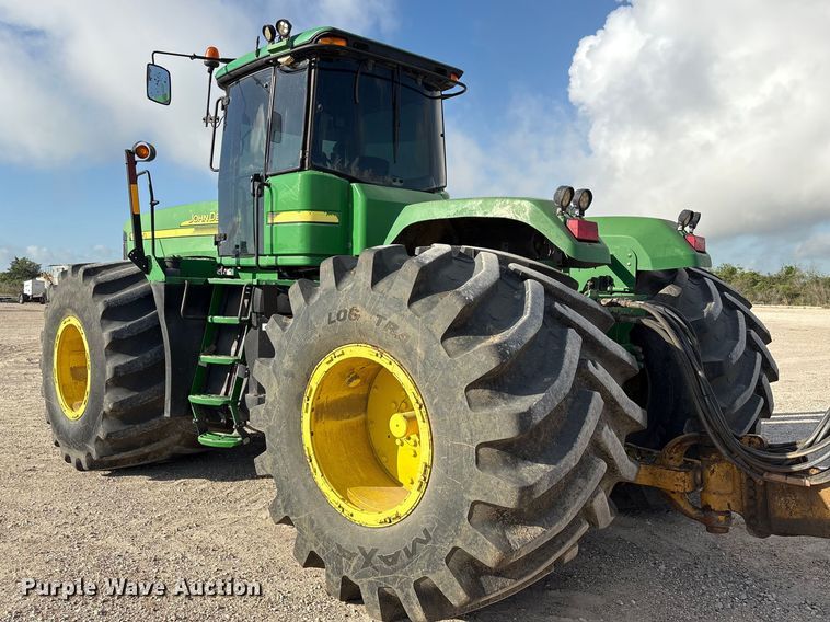 image for item EA7245 2007 John Deere 9520 Scraper Special 4WD tractor
