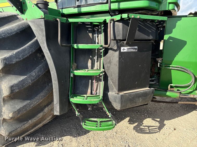 image for item EA7245 2007 John Deere 9520 Scraper Special 4WD tractor