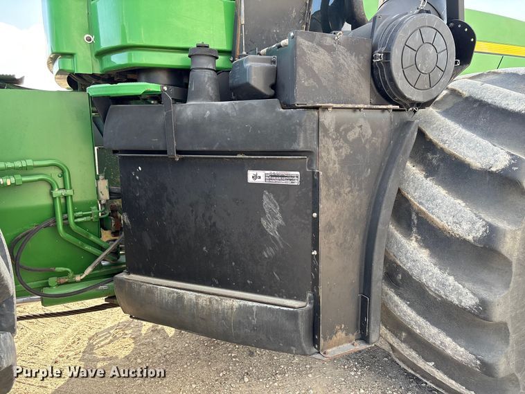 image for item EA7245 2007 John Deere 9520 Scraper Special 4WD tractor