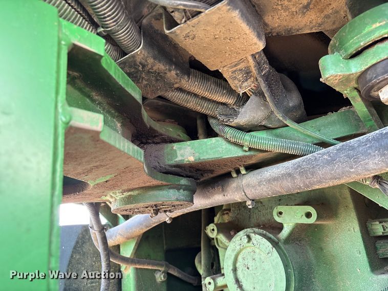 image for item EA7245 2007 John Deere 9520 Scraper Special 4WD tractor