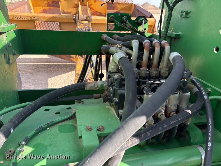 image for item EA7245 2007 John Deere 9520 Scraper Special 4WD tractor