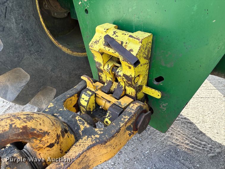 image for item EA7245 2007 John Deere 9520 Scraper Special 4WD tractor