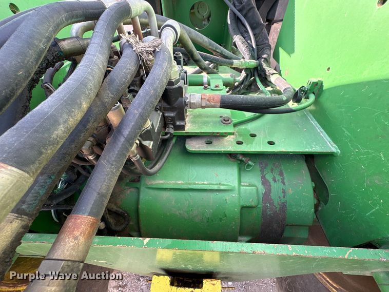 image for item EA7245 2007 John Deere 9520 Scraper Special 4WD tractor