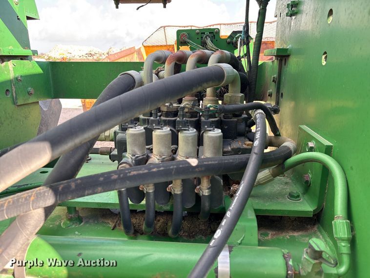 image for item EA7245 2007 John Deere 9520 Scraper Special 4WD tractor