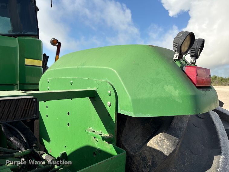 image for item EA7245 2007 John Deere 9520 Scraper Special 4WD tractor