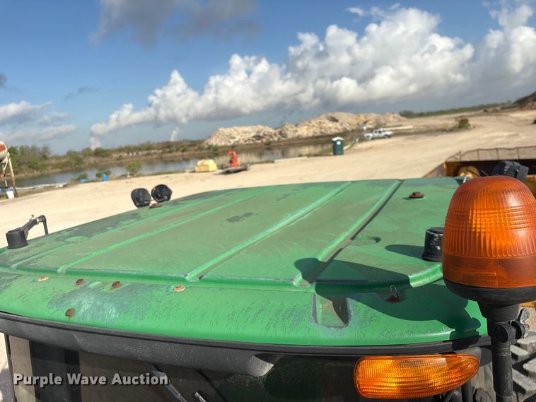 image for item EA7245 2007 John Deere 9520 Scraper Special 4WD tractor