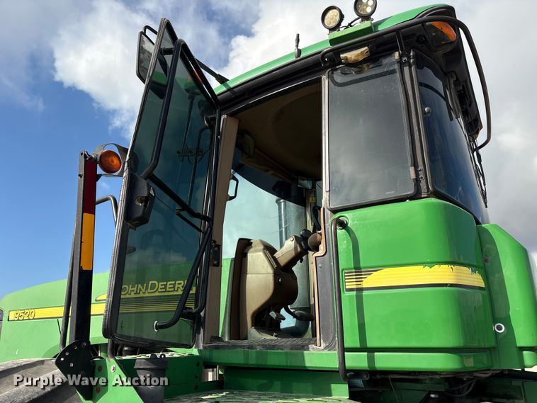 image for item EA7245 2007 John Deere 9520 Scraper Special 4WD tractor