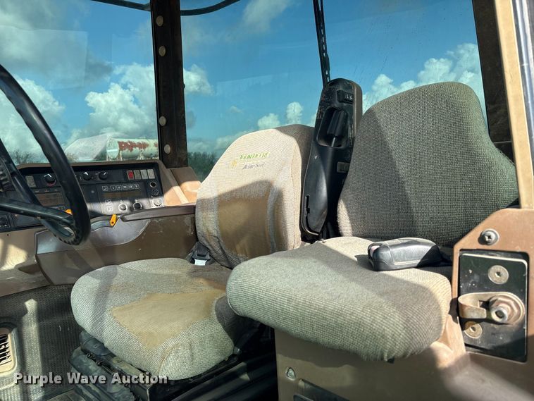 image for item EA7245 2007 John Deere 9520 Scraper Special 4WD tractor