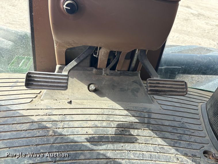 image for item EA7245 2007 John Deere 9520 Scraper Special 4WD tractor