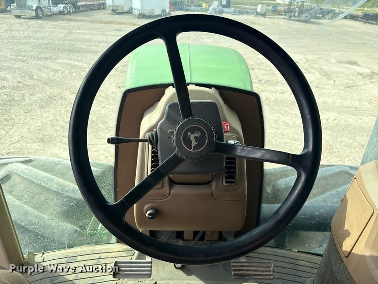 image for item EA7245 2007 John Deere 9520 Scraper Special 4WD tractor