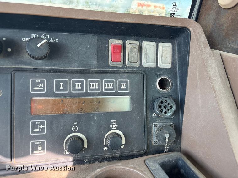 image for item EA7245 2007 John Deere 9520 Scraper Special 4WD tractor