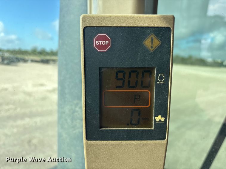 image for item EA7245 2007 John Deere 9520 Scraper Special 4WD tractor