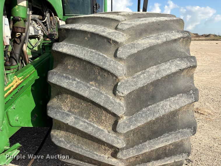 image for item EA7245 2007 John Deere 9520 Scraper Special 4WD tractor