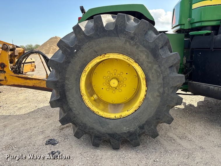 image for item EA7245 2007 John Deere 9520 Scraper Special 4WD tractor