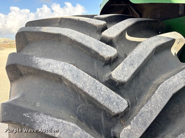 image for item EA7245 2007 John Deere 9520 Scraper Special 4WD tractor