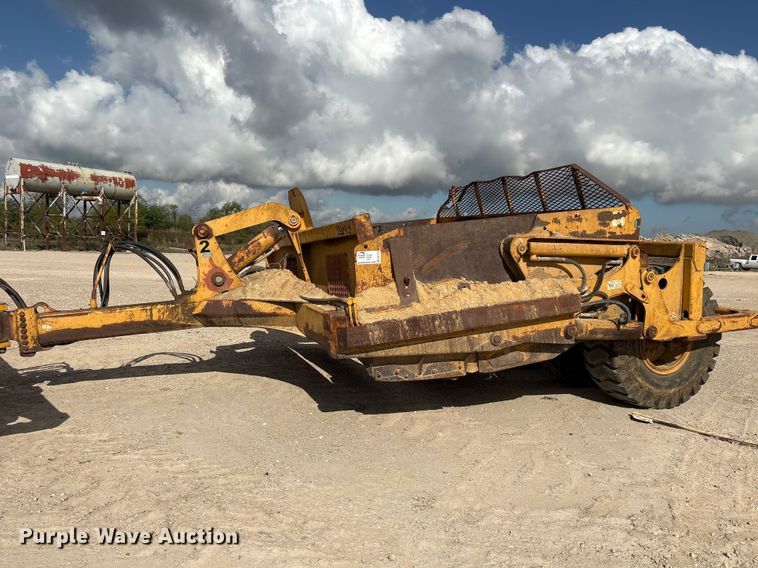 image for item EA7246 2000 John Deere 1812C scraper