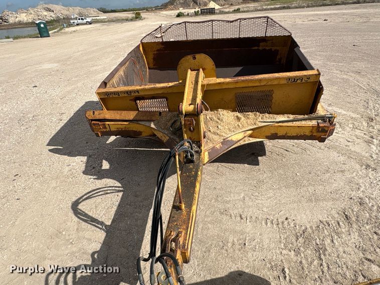 image for item EA7246 2000 John Deere 1812C scraper