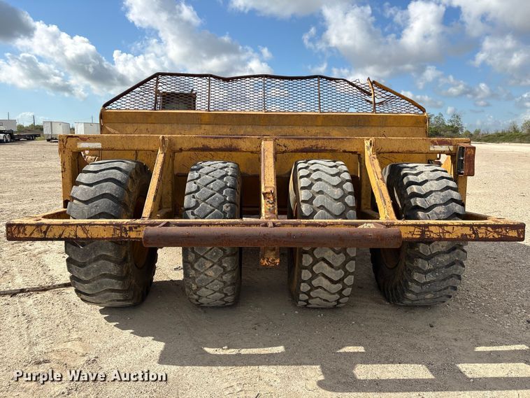 image for item EA7246 2000 John Deere 1812C scraper