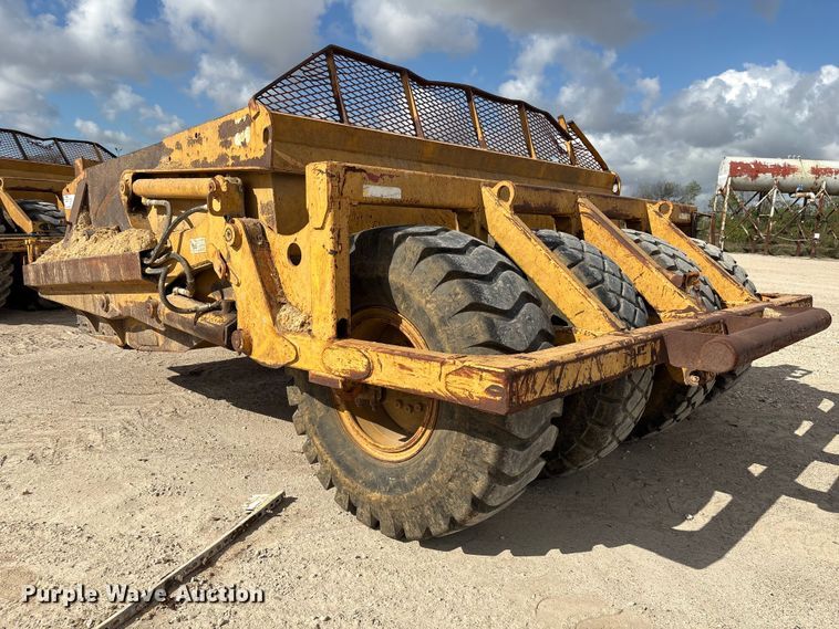 image for item EA7246 2000 John Deere 1812C scraper