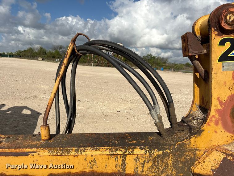 image for item EA7246 2000 John Deere 1812C scraper