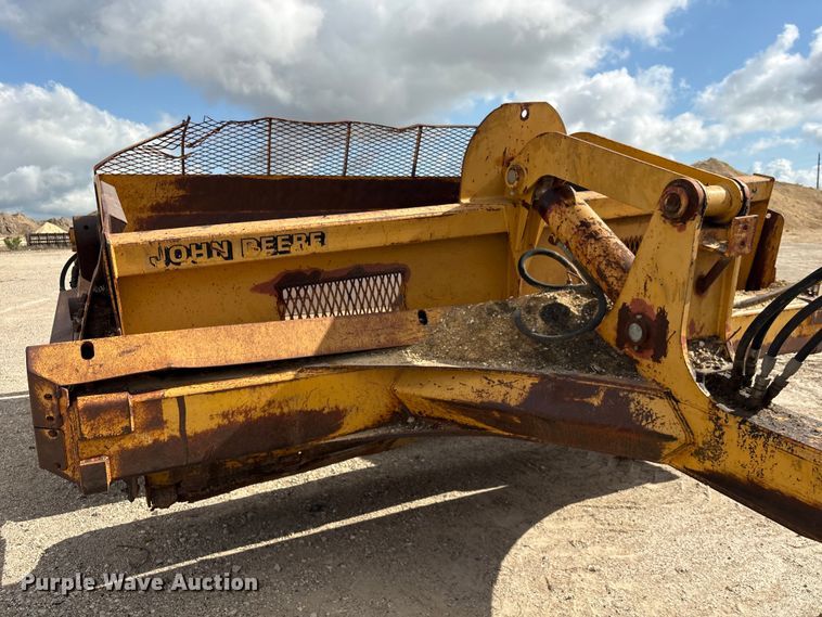 image for item EA7246 2000 John Deere 1812C scraper