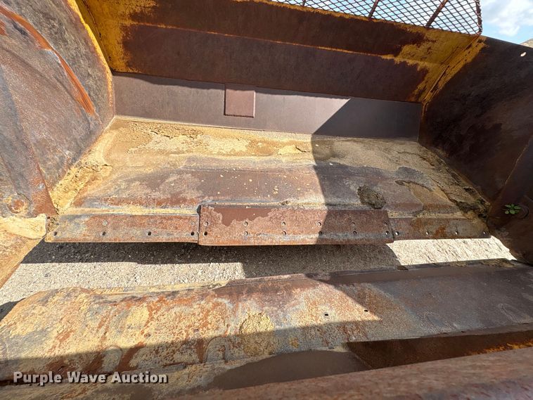 image for item EA7246 2000 John Deere 1812C scraper