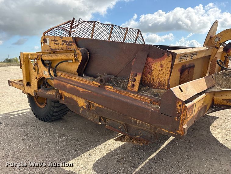 image for item EA7246 2000 John Deere 1812C scraper