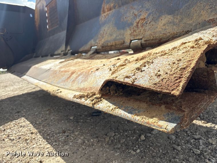 image for item EA7246 2000 John Deere 1812C scraper