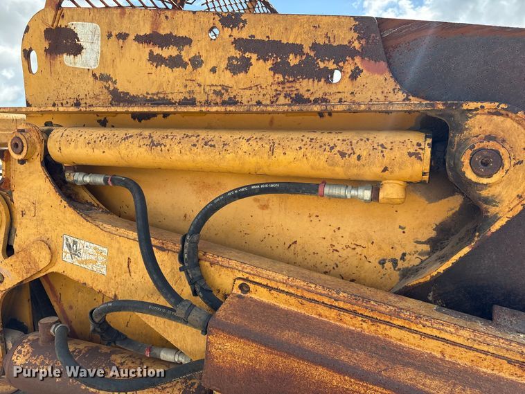 image for item EA7246 2000 John Deere 1812C scraper