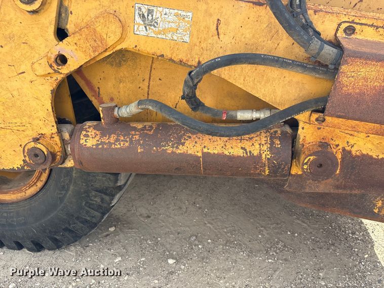 image for item EA7246 2000 John Deere 1812C scraper