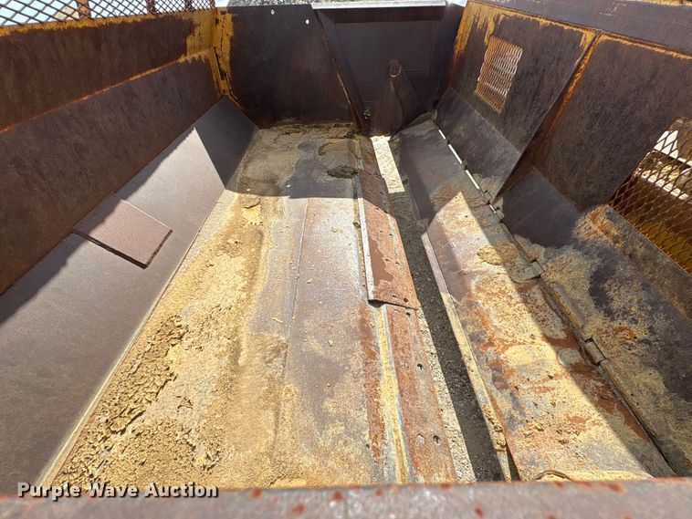 image for item EA7246 2000 John Deere 1812C scraper