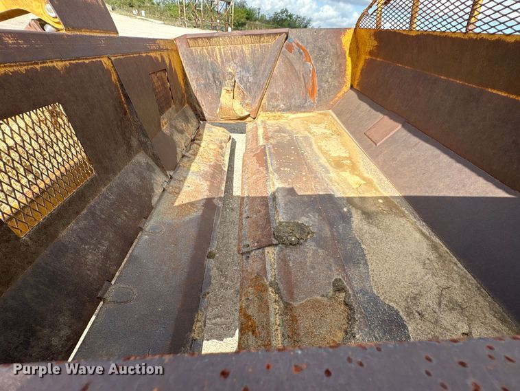 image for item EA7246 2000 John Deere 1812C scraper