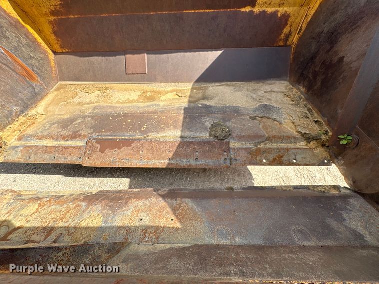 image for item EA7246 2000 John Deere 1812C scraper