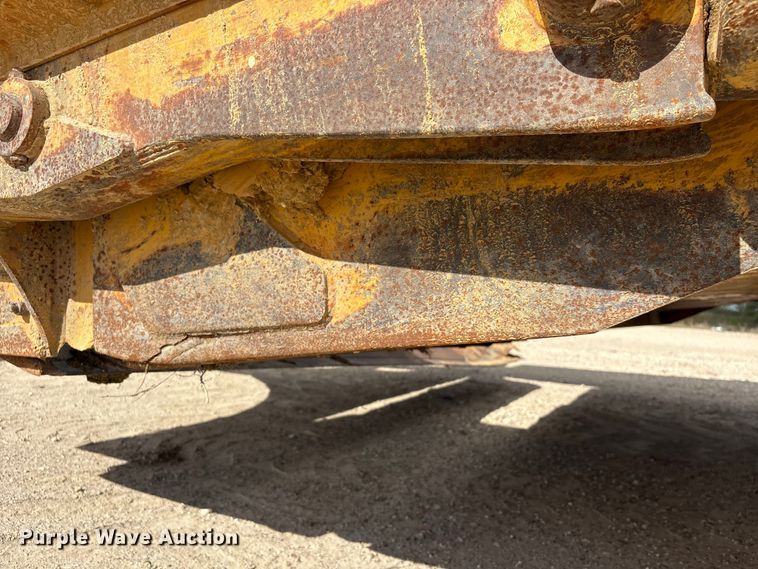 image for item EA7246 2000 John Deere 1812C scraper