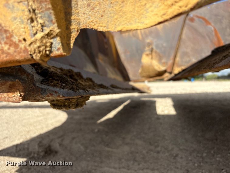 image for item EA7246 2000 John Deere 1812C scraper