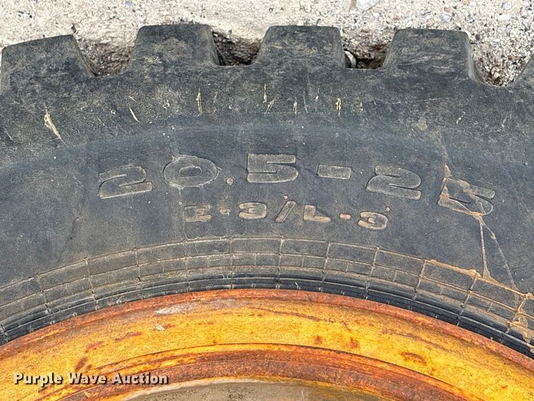 image for item EA7246 2000 John Deere 1812C scraper