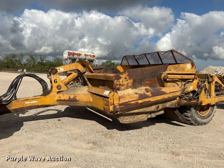 image for item EA7247 2001 John Deere 1812C scraper