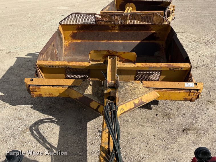 image for item EA7247 2001 John Deere 1812C scraper