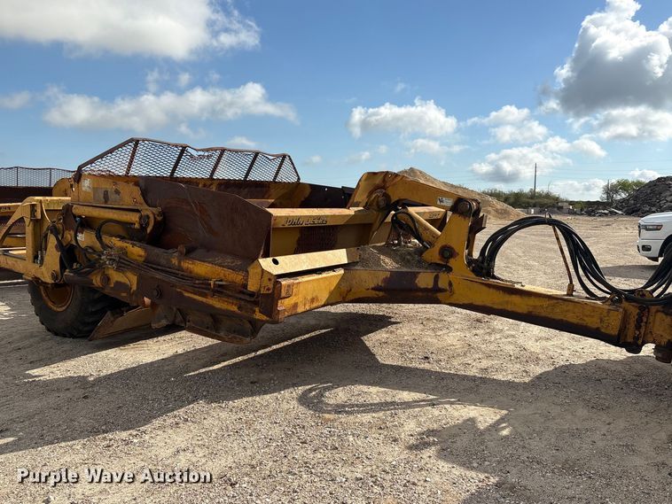 image for item EA7247 2001 John Deere 1812C scraper