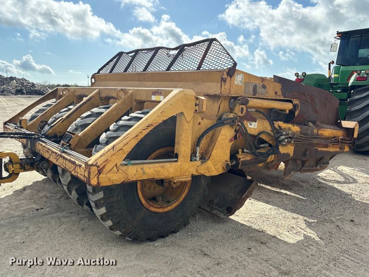 image for item EA7247 2001 John Deere 1812C scraper