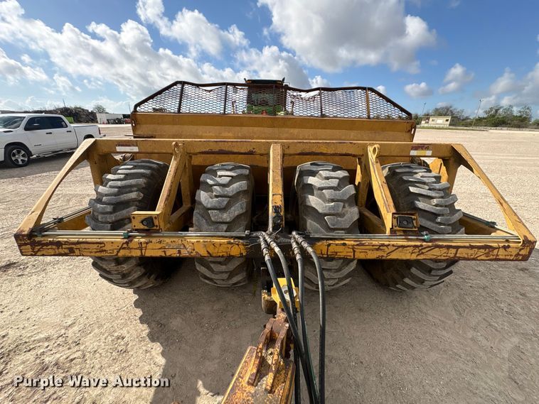 image for item EA7247 2001 John Deere 1812C scraper