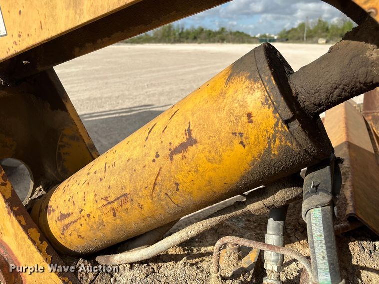 image for item EA7247 2001 John Deere 1812C scraper