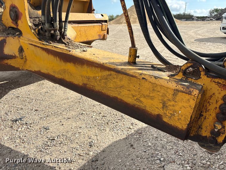 image for item EA7247 2001 John Deere 1812C scraper